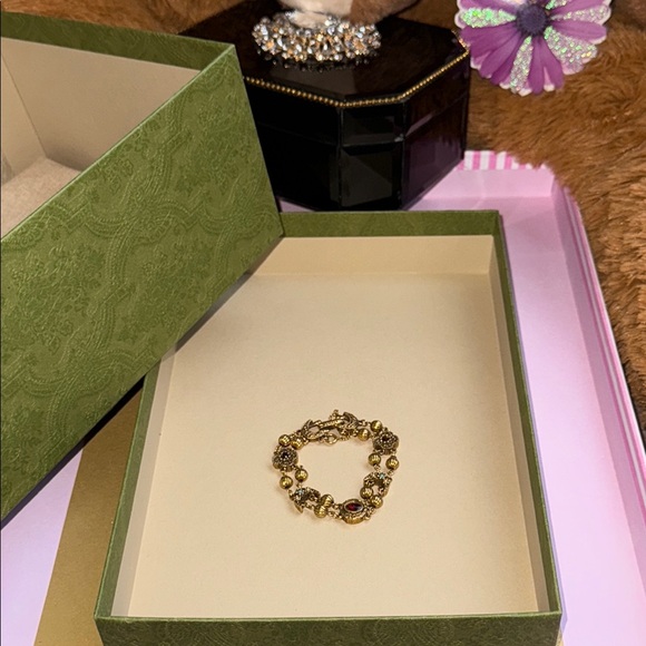 Vintage Elegant Gold Bracelet with Gem Accents